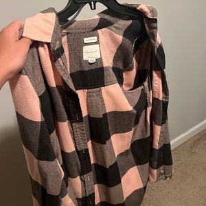 Black and pink American eagle flannel. Great condition. Size small
